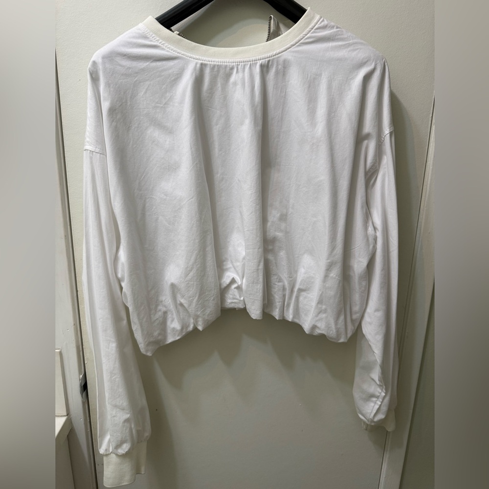 SUMMER SALE

Zara White blouse with mid zipper